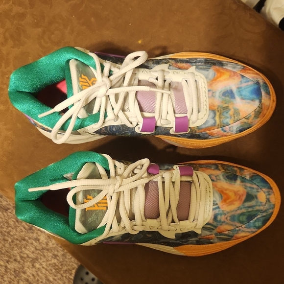 Nike Green and White Sneakers - Picture 6 of 7